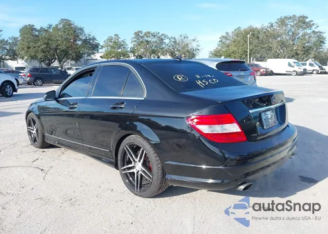 2010 Mercedes-Benz C 300 Luxury/Sport z USA, uszkodzony, nr VIN WDDGF5EBXAR120718